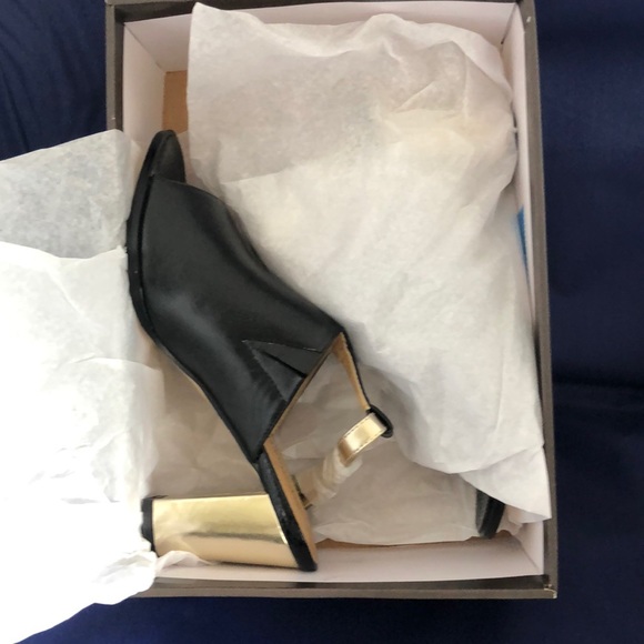Black sling backs with gold heels & extra lifts - Picture 5 of 6